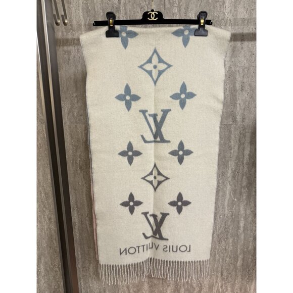 Louis Vuitton Gradient Monogram Scarf 100% Cashmere Unisex Soft Luxury Accessory - Picture 8 of 14